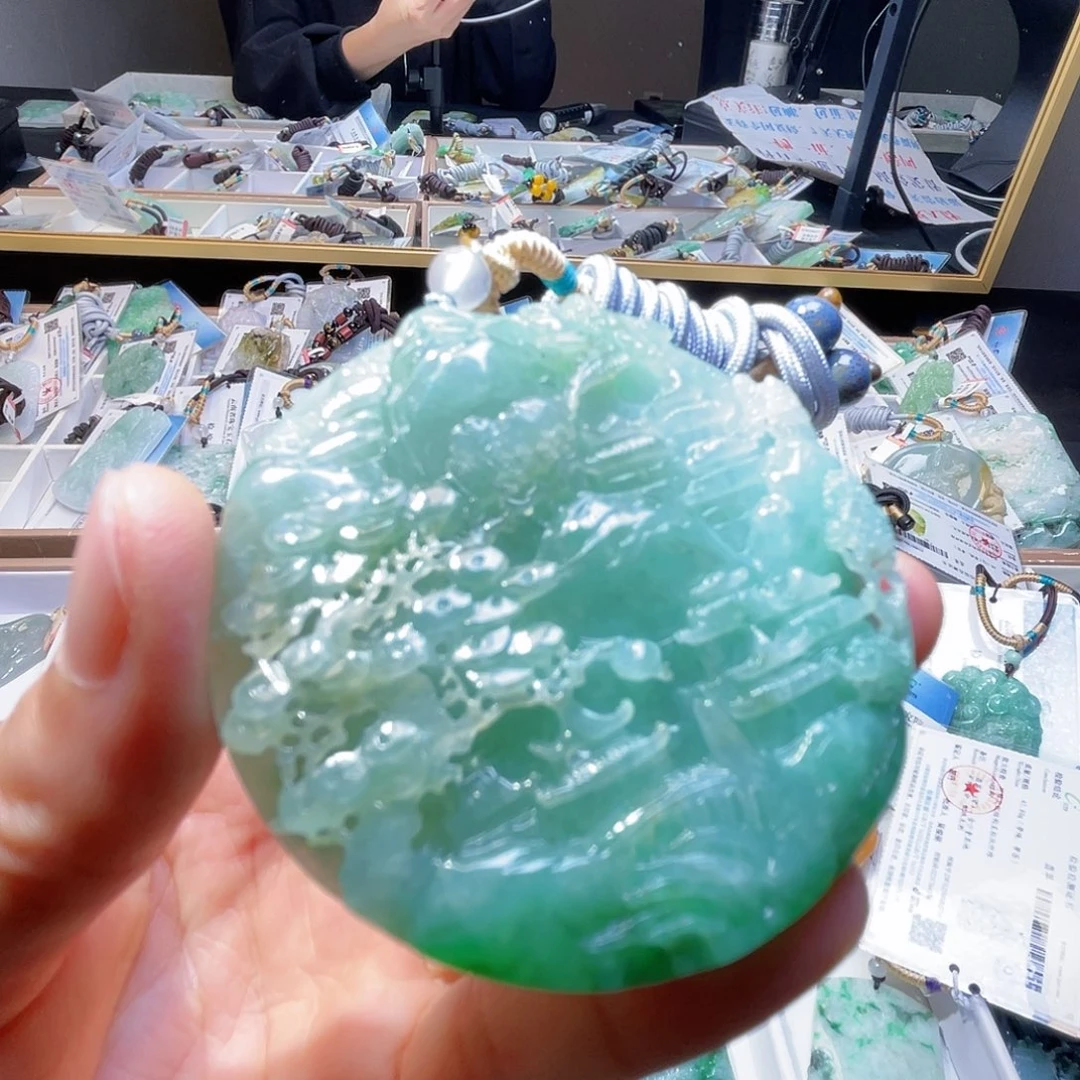 颈饰未镶嵌翡翠一个