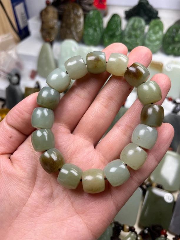 纯天然新疆和田玉且末料特色手串13/14mm