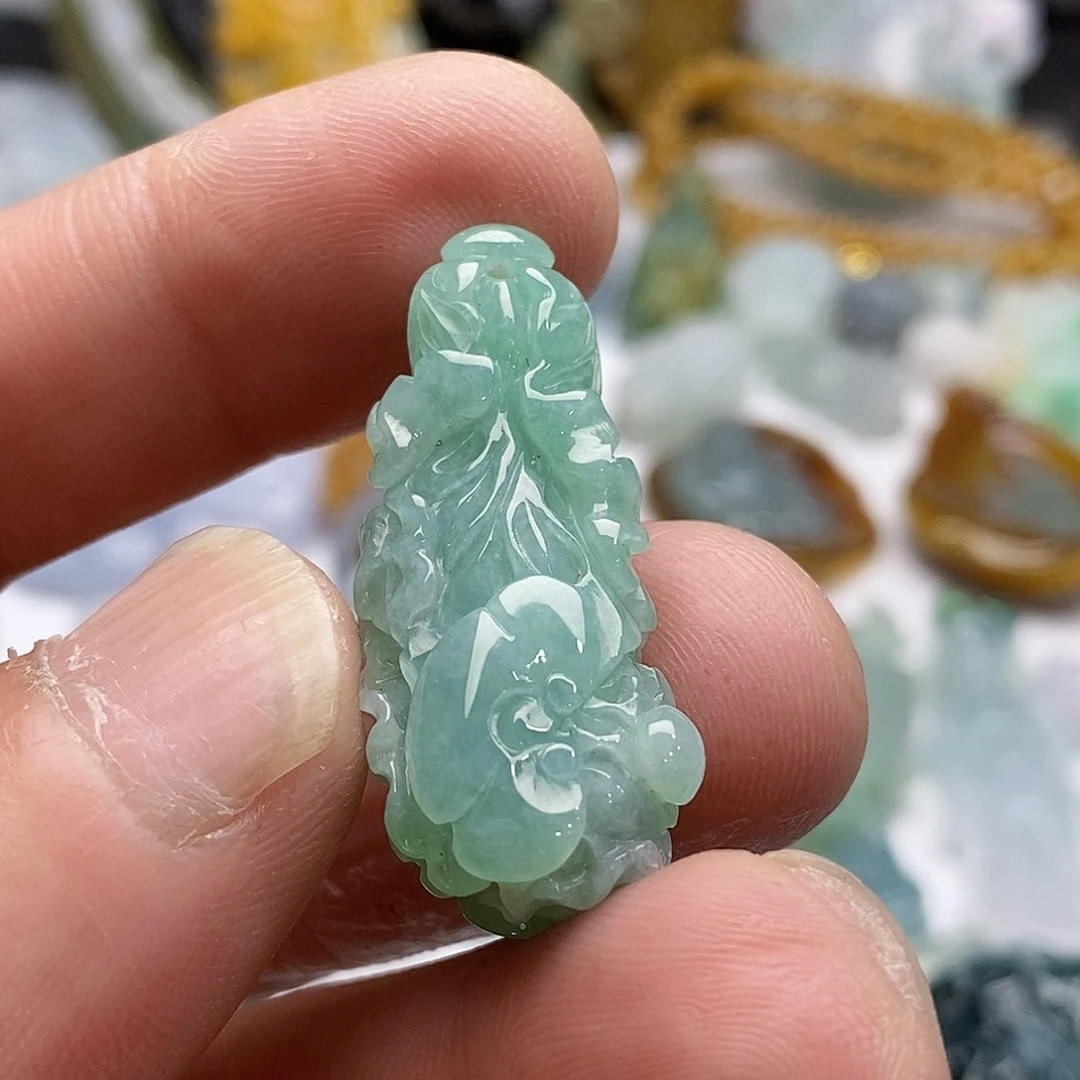 翡翠未镶嵌颈饰如意白菜