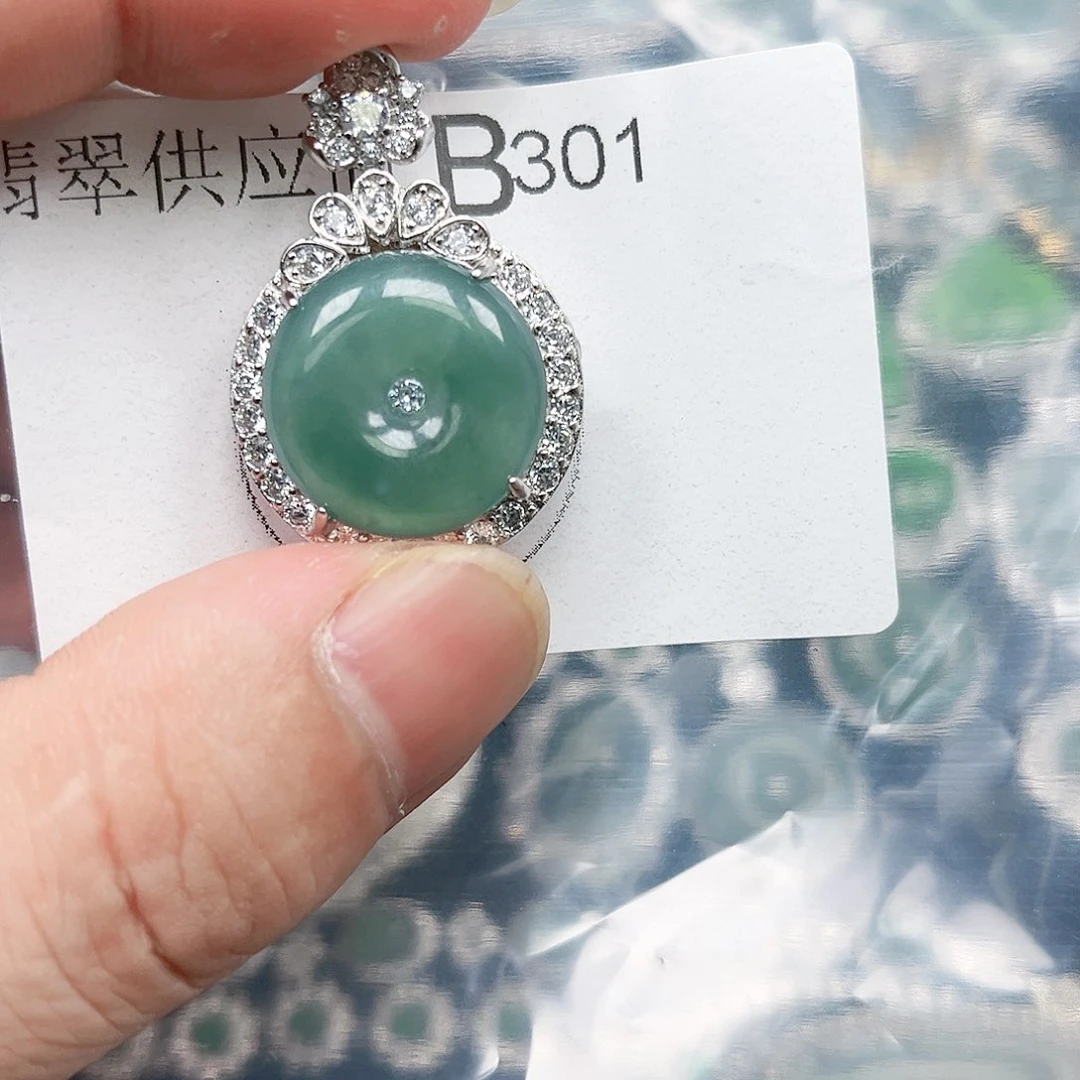 翡翠颈饰未镶嵌翡翠301