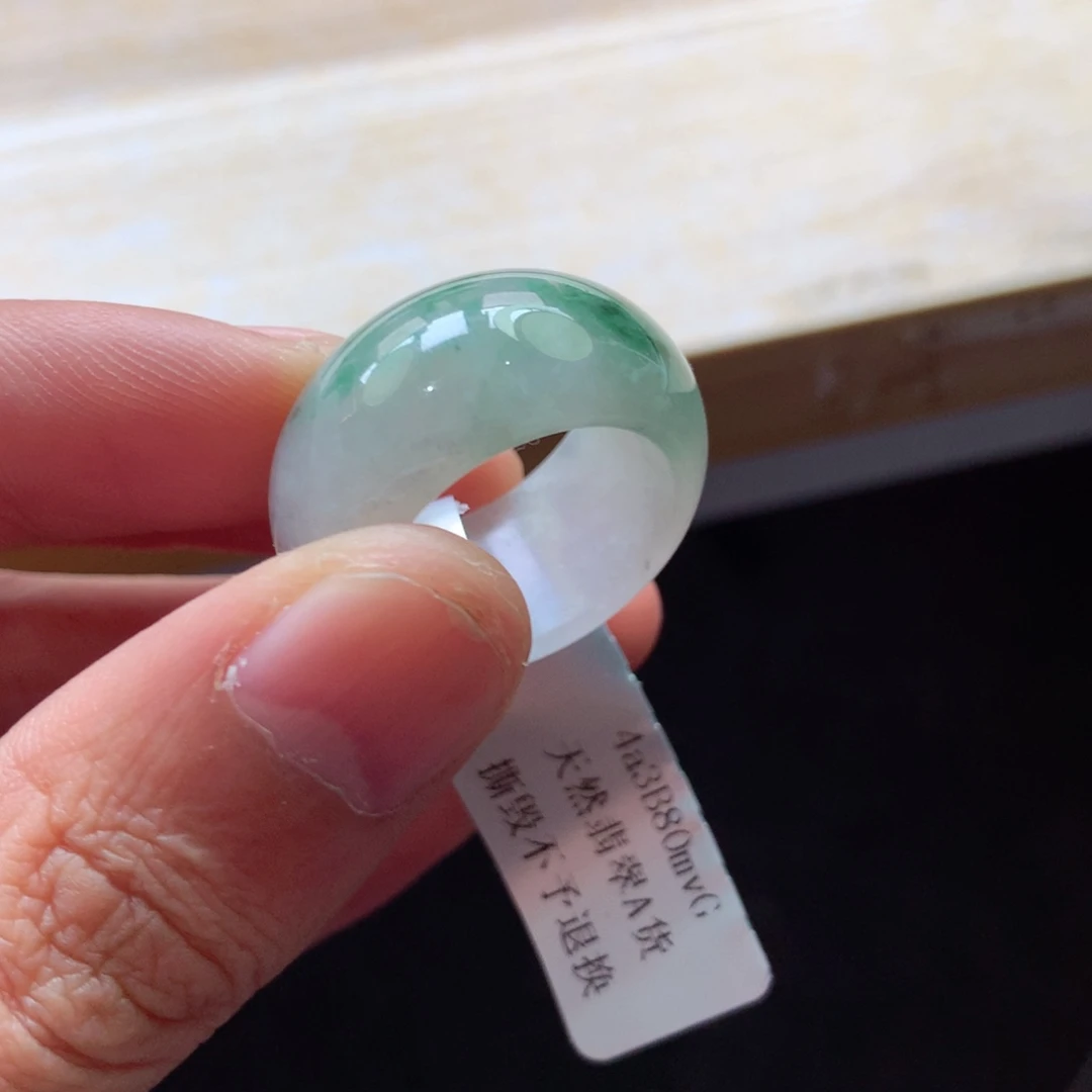 翡翠颈饰未镶嵌吊坠