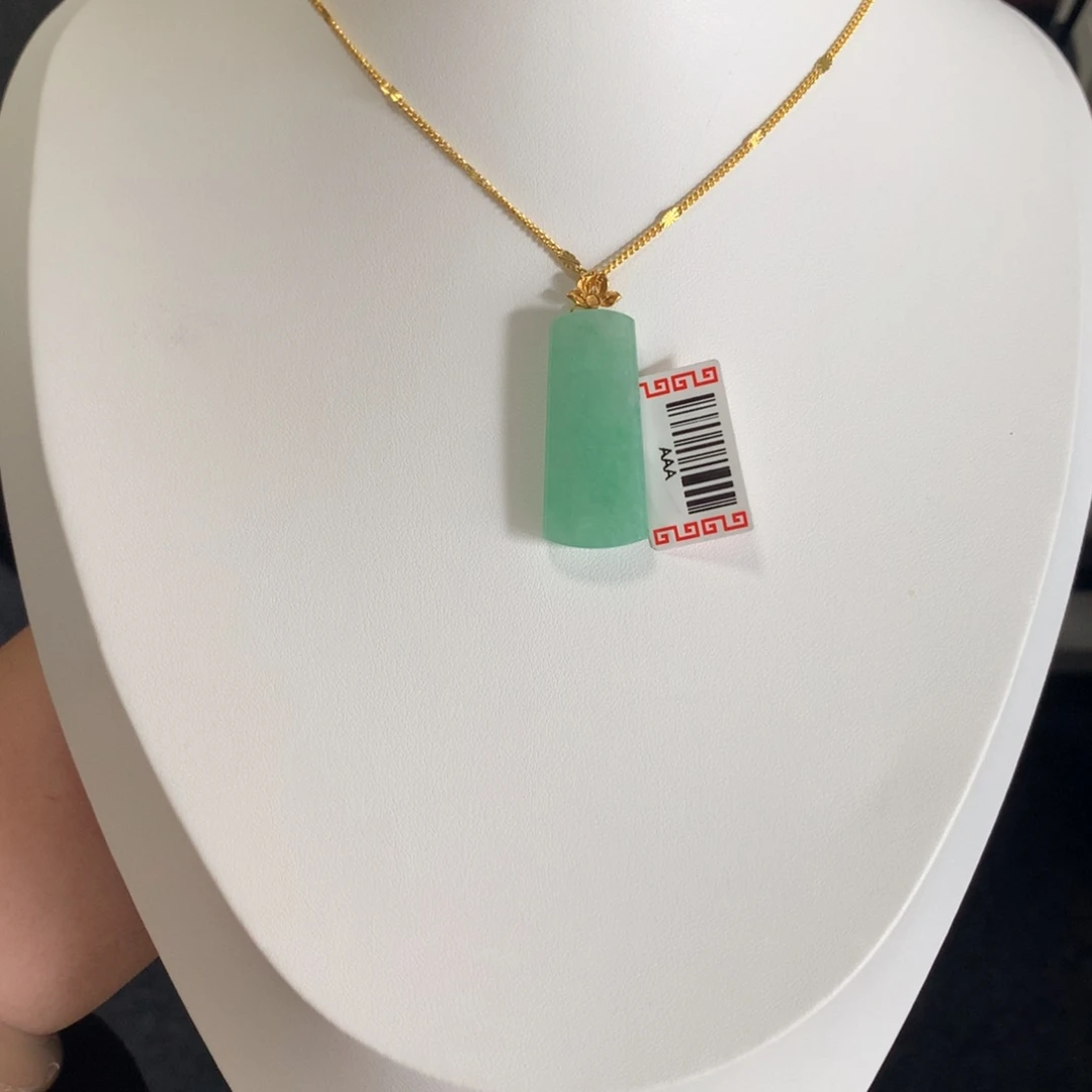 颈饰18K金镶嵌翡翠
