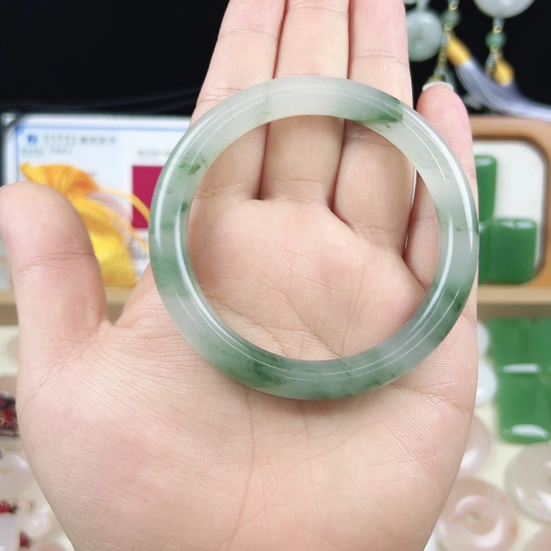 石英岩玉未镶嵌手镯
