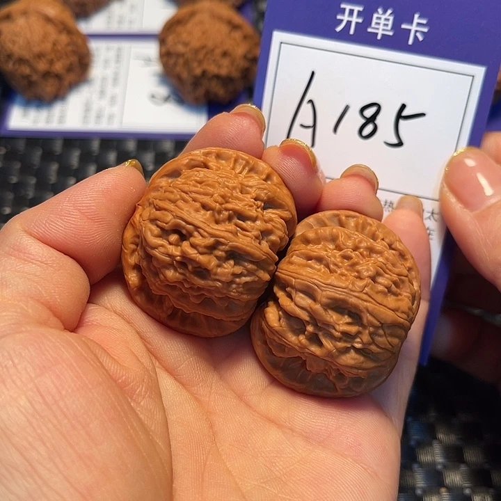 桃核把件39狮子A185