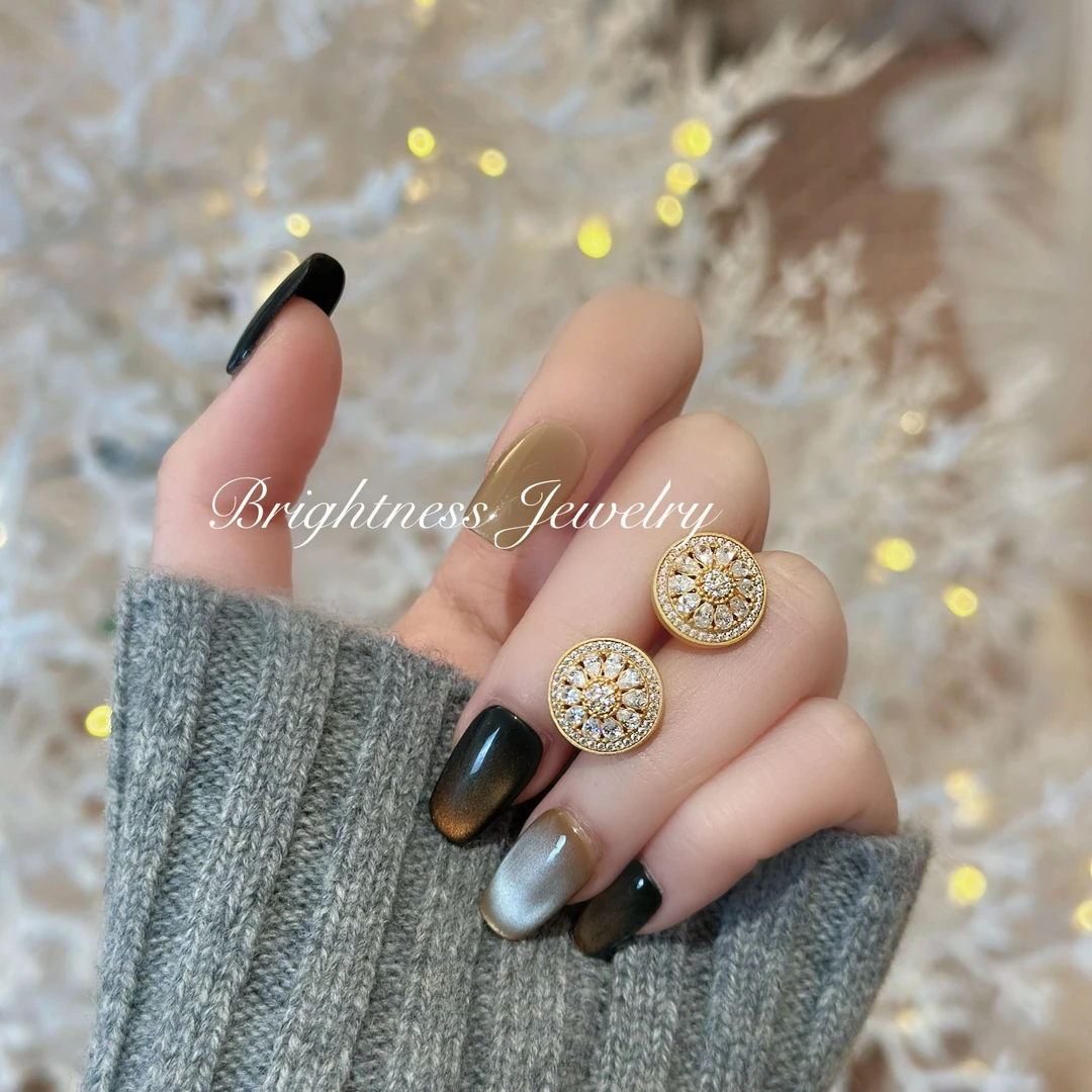 铜合金合成锆石耳饰 轻奢金色古法满钻镶嵌太阳花耳钉 CYS10032