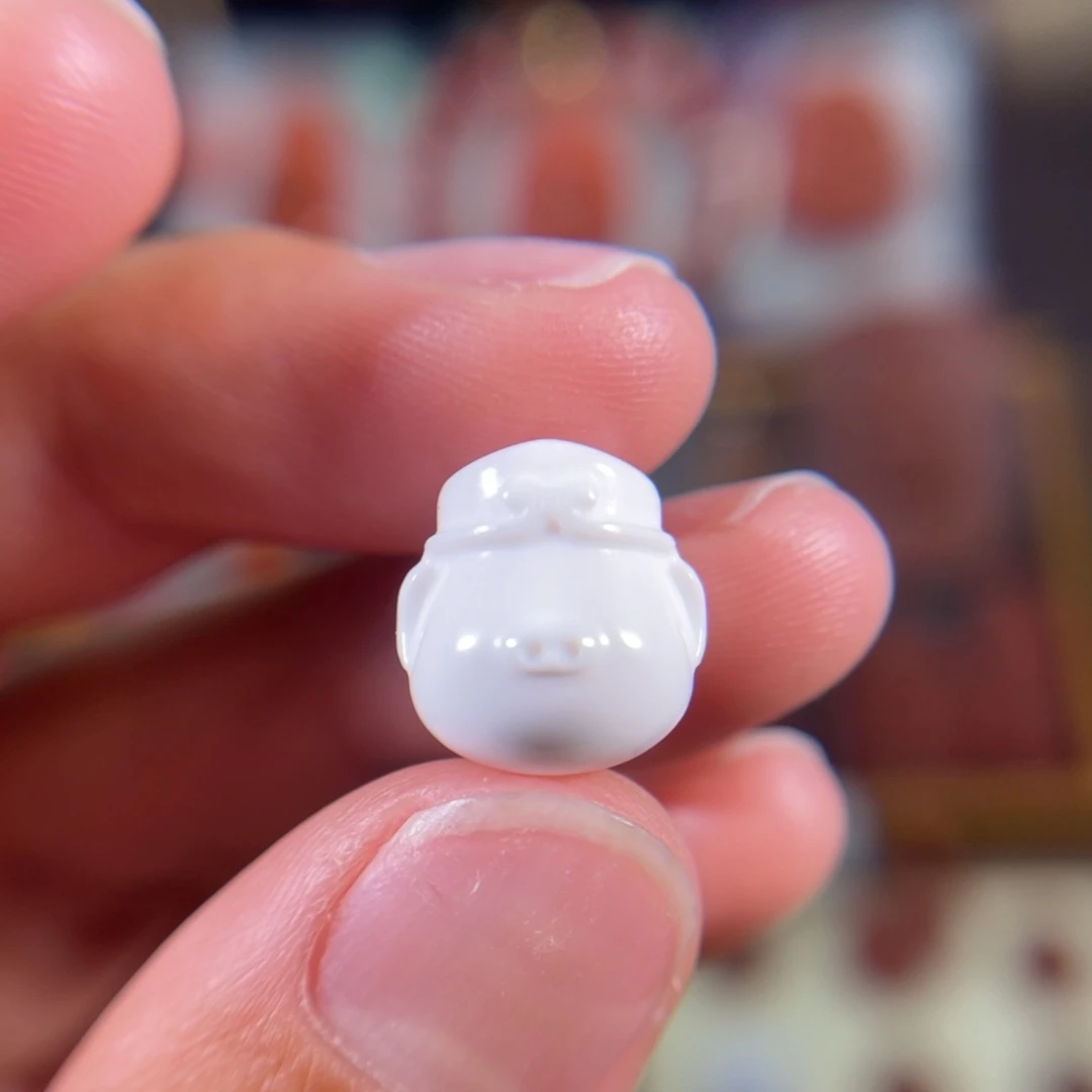 石英质玉（黄龙玉）未镶嵌缅黄白瓷八戒12*11.7不退不换