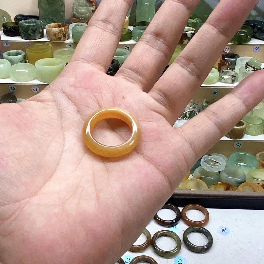 聿***青岫玉未镶嵌天然玉石戒指