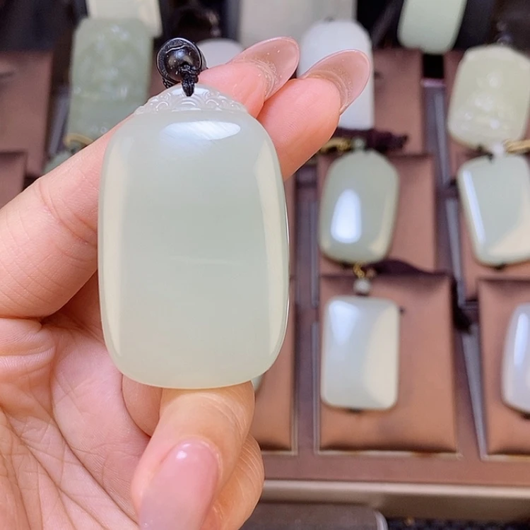 【闪购商品】颈饰未镶嵌和田玉阿****藏
