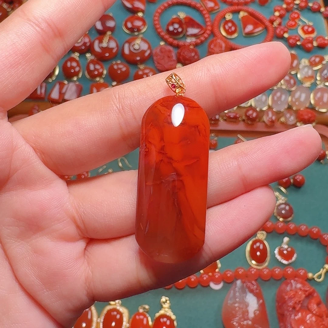 南红玛瑙18K金镶嵌吊坠