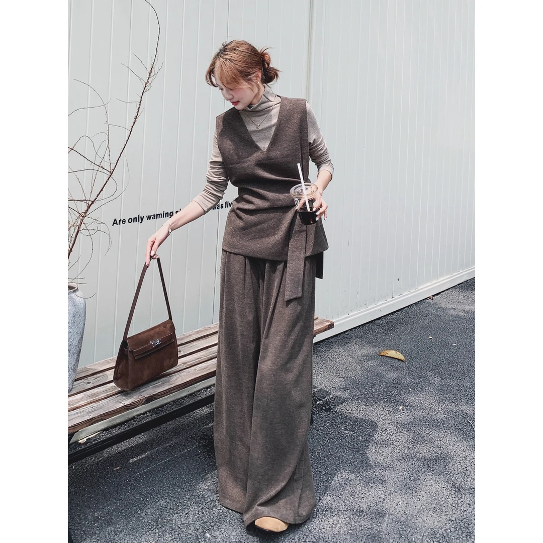 早秋chic高级感套装女士2025新款气质挂脖背心打底衫阔腿裤三件套