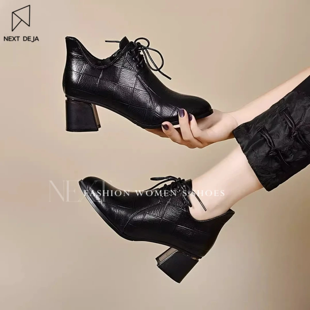 真皮系带深口百搭女鞋2025春秋尖头粗跟压花软牛皮时尚中跟马丁靴