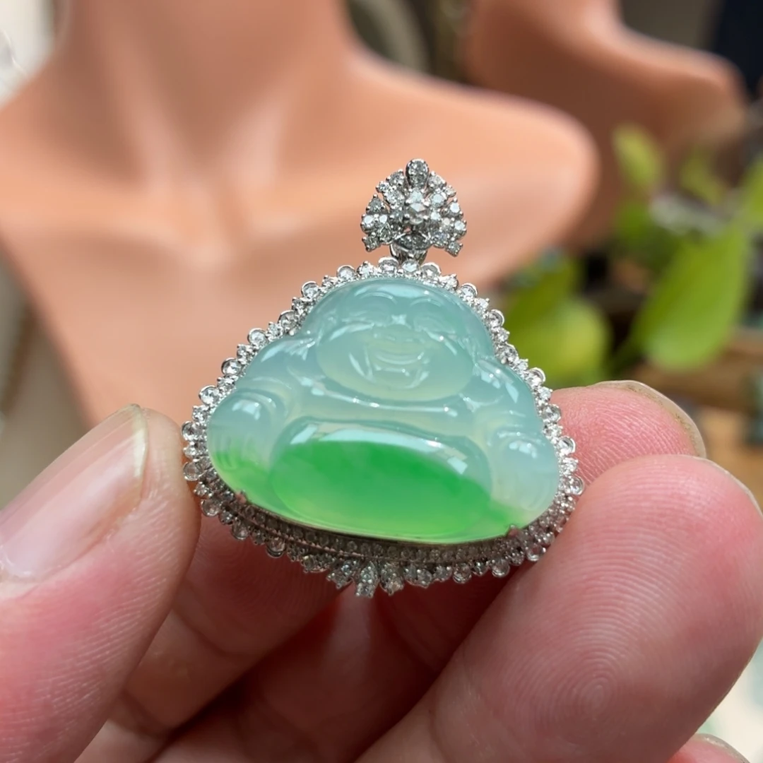 翡翠18K金镶嵌颈饰