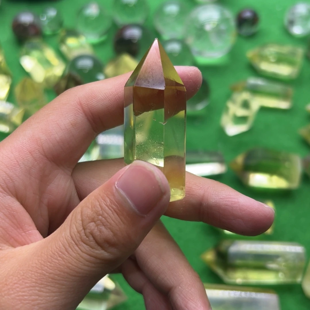 婆***园水晶未镶嵌珠宝半成品