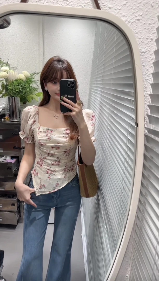 （大發）夏季新款气质碎花上衣修身显瘦设计款泡泡袖复古设计感短款