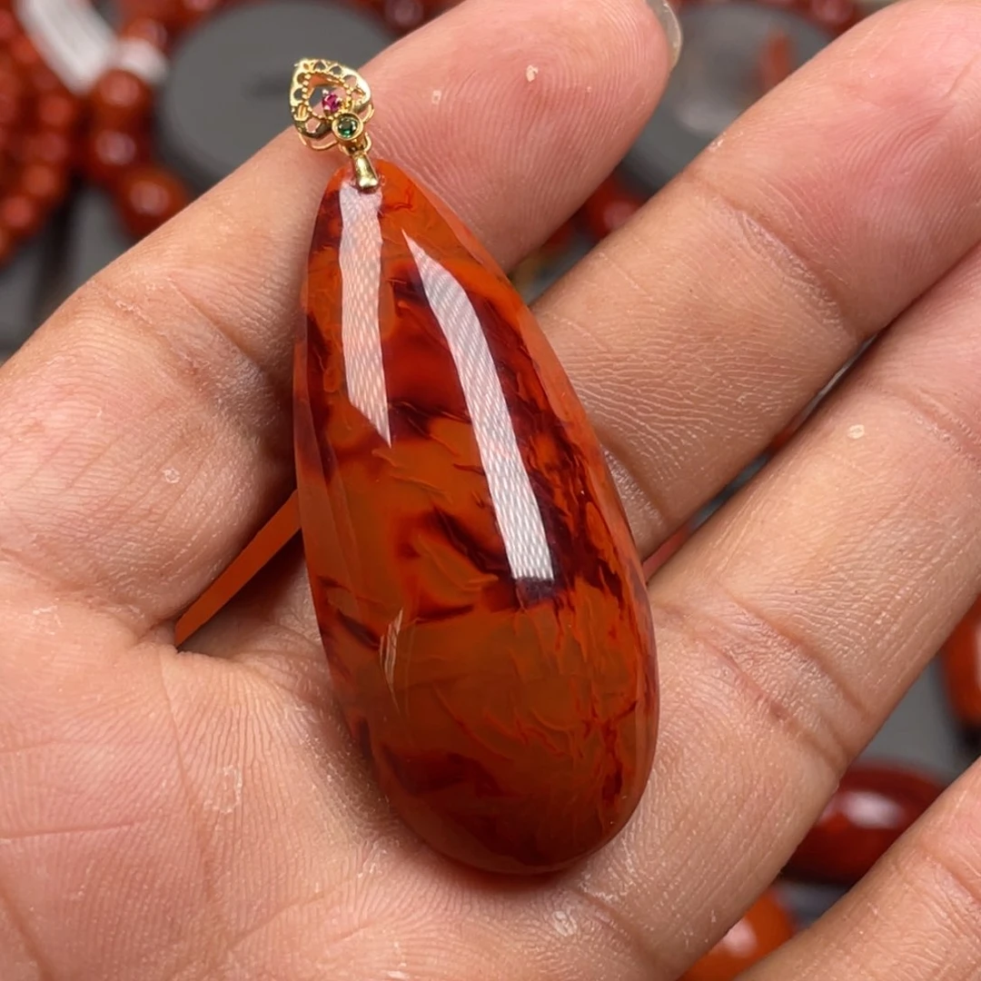 南红玛瑙18K金镶嵌珠宝奇石吊坠