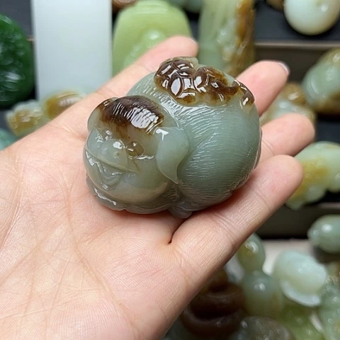 和田玉未镶嵌颈饰牛