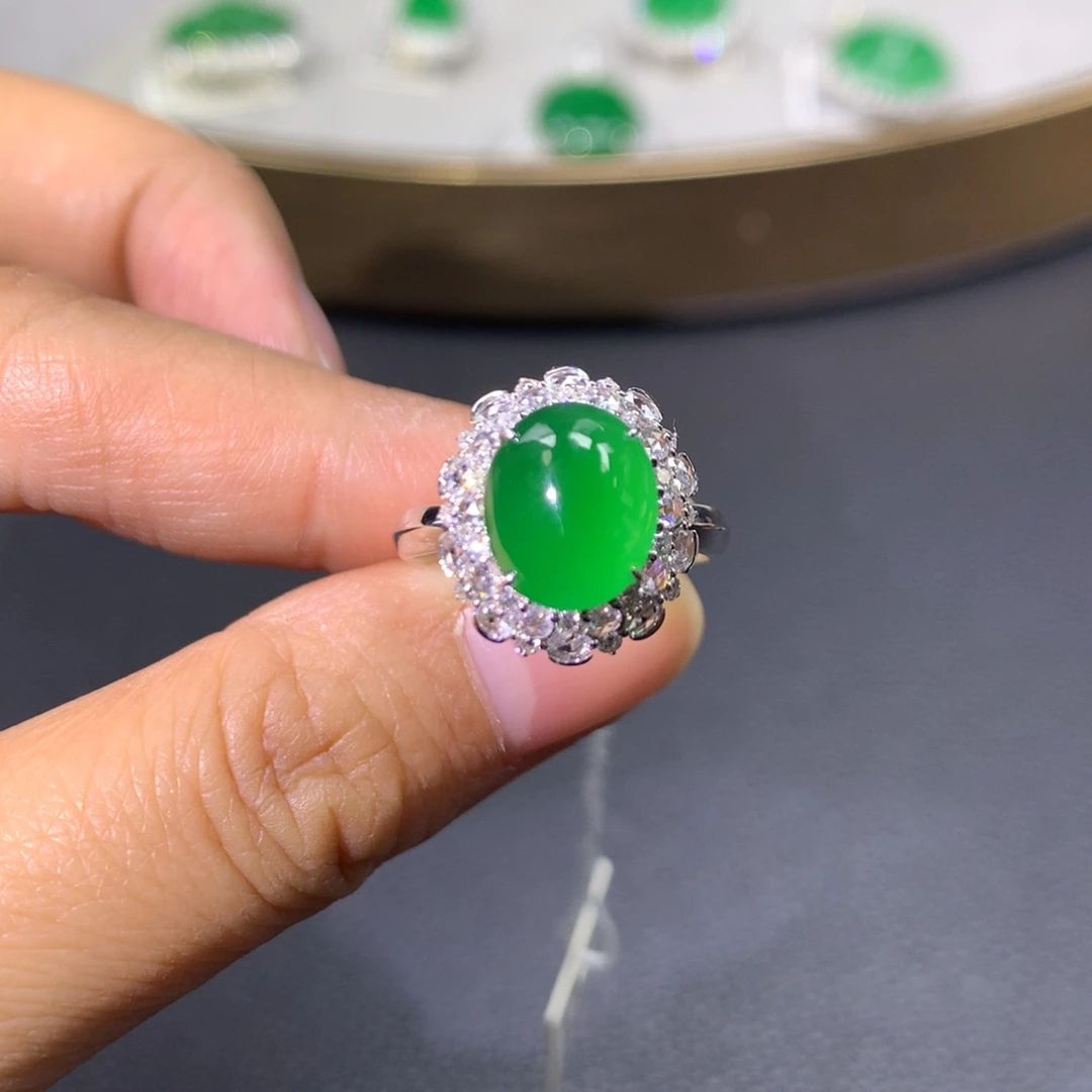 翡翠戒指18K金镶嵌翡翠