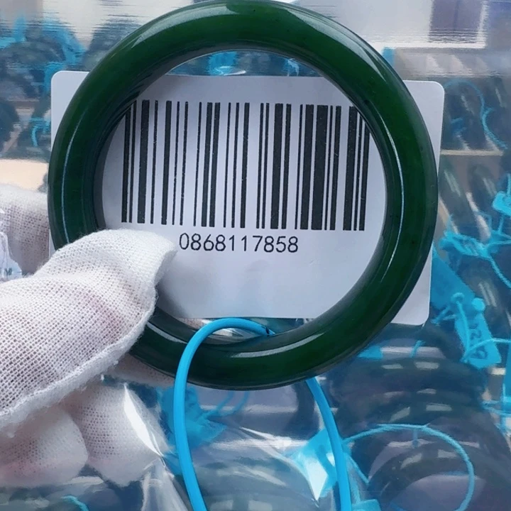 和田玉手镯未镶嵌微瑕56