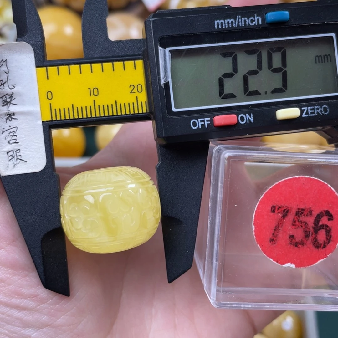 蜜蜡未镶嵌珠宝奇石