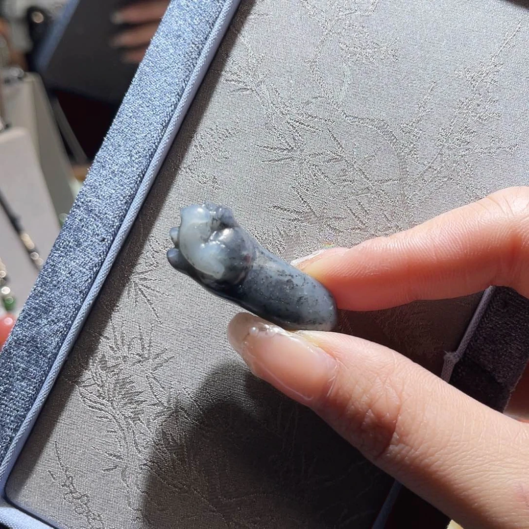 和田玉未镶嵌颈饰青花鱼和熊掌兼得