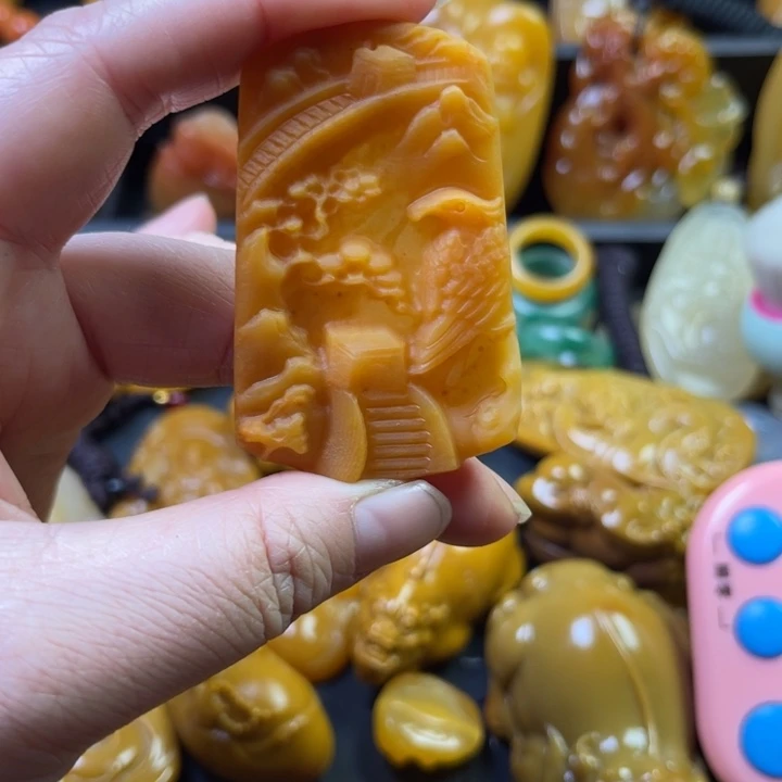 石英质玉吊坠(不含链)未镶嵌小*贵