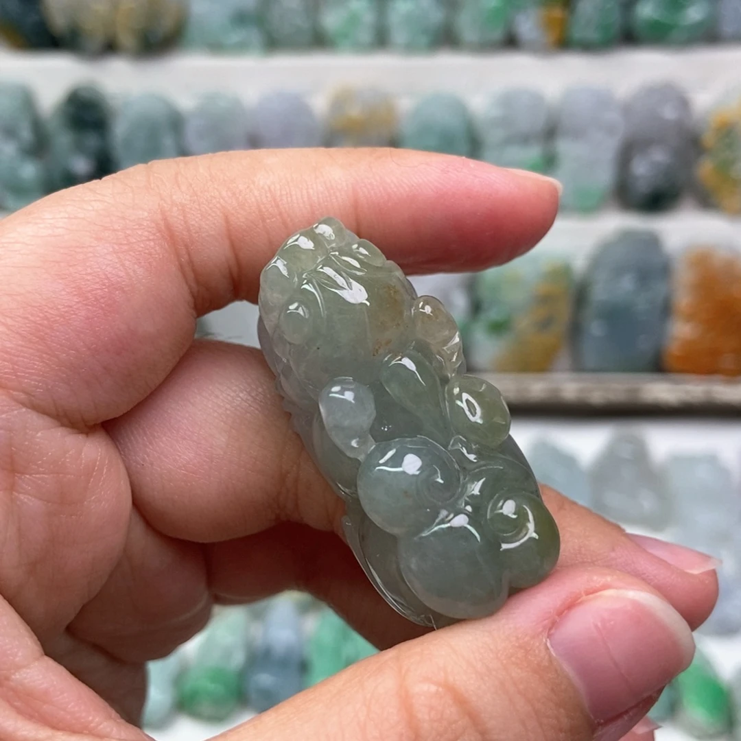 翡翠未镶嵌吊坠(赠链)