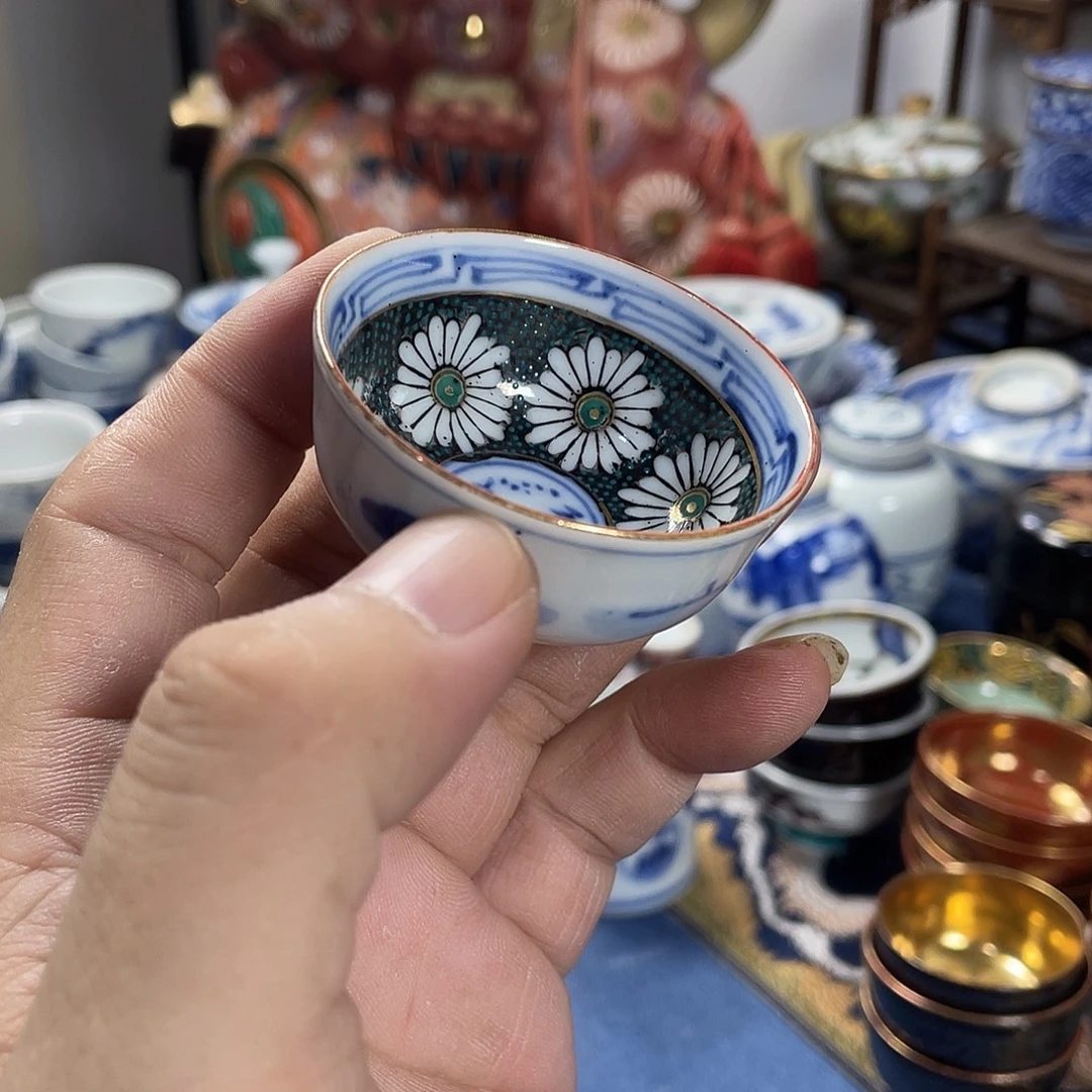 每****瓷器制作工艺精湛
