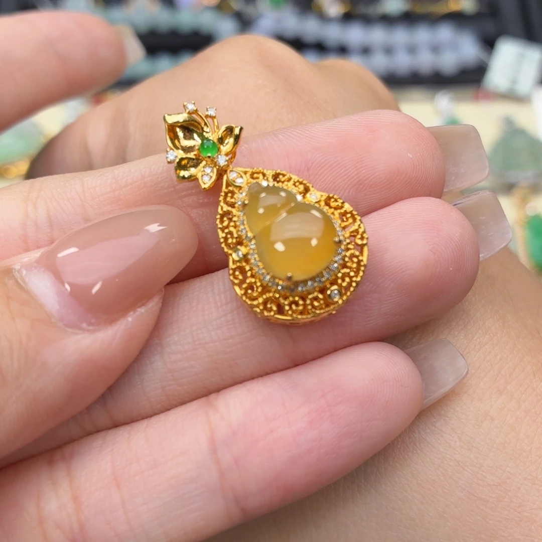 翡翠18K金镶嵌颈饰