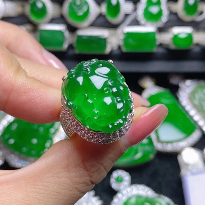 翡翠挂件未镶嵌貔貅