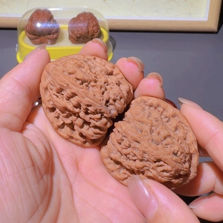 俊***兄文玩核桃吊坠南疆石全品