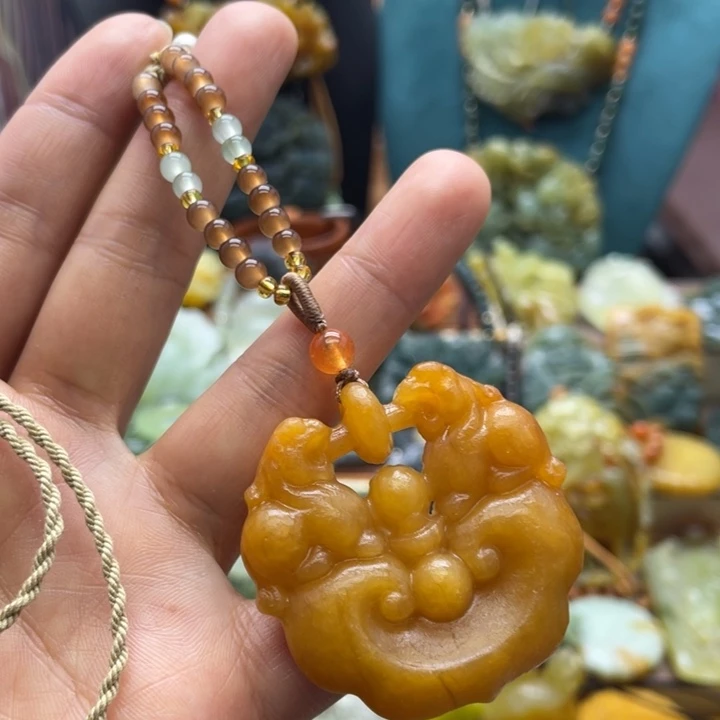 蛇纹石玉未镶嵌颈饰