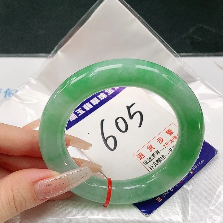 未镶嵌手镯（圆镯）翡翠