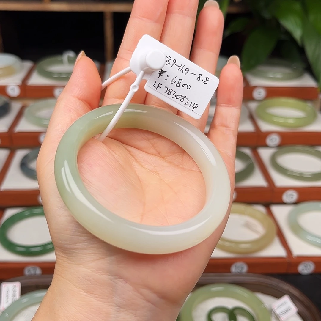 观***岚和田玉手镯未镶嵌