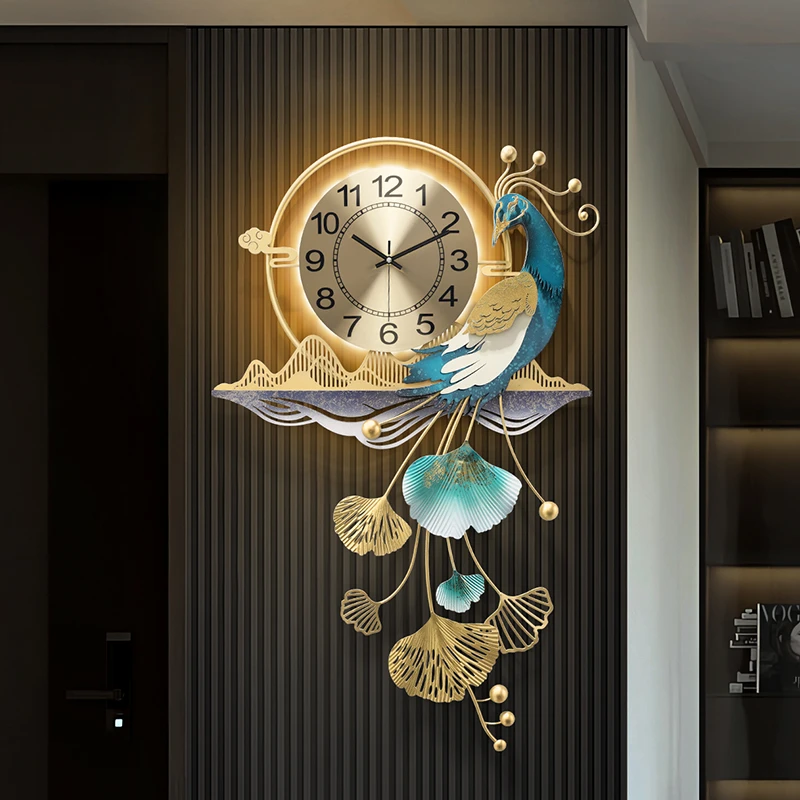 新中式孔雀装饰钟表客厅电视背景墙木格栅挂钟创意轻奢高级感时钟