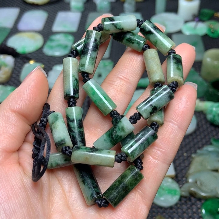 翡翠挂件未镶嵌……