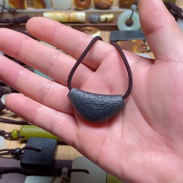 蛇纹石玉挂件未镶嵌