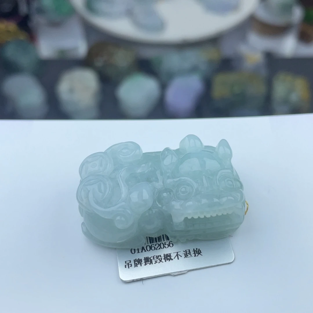 翡翠未镶嵌颈饰貔貅