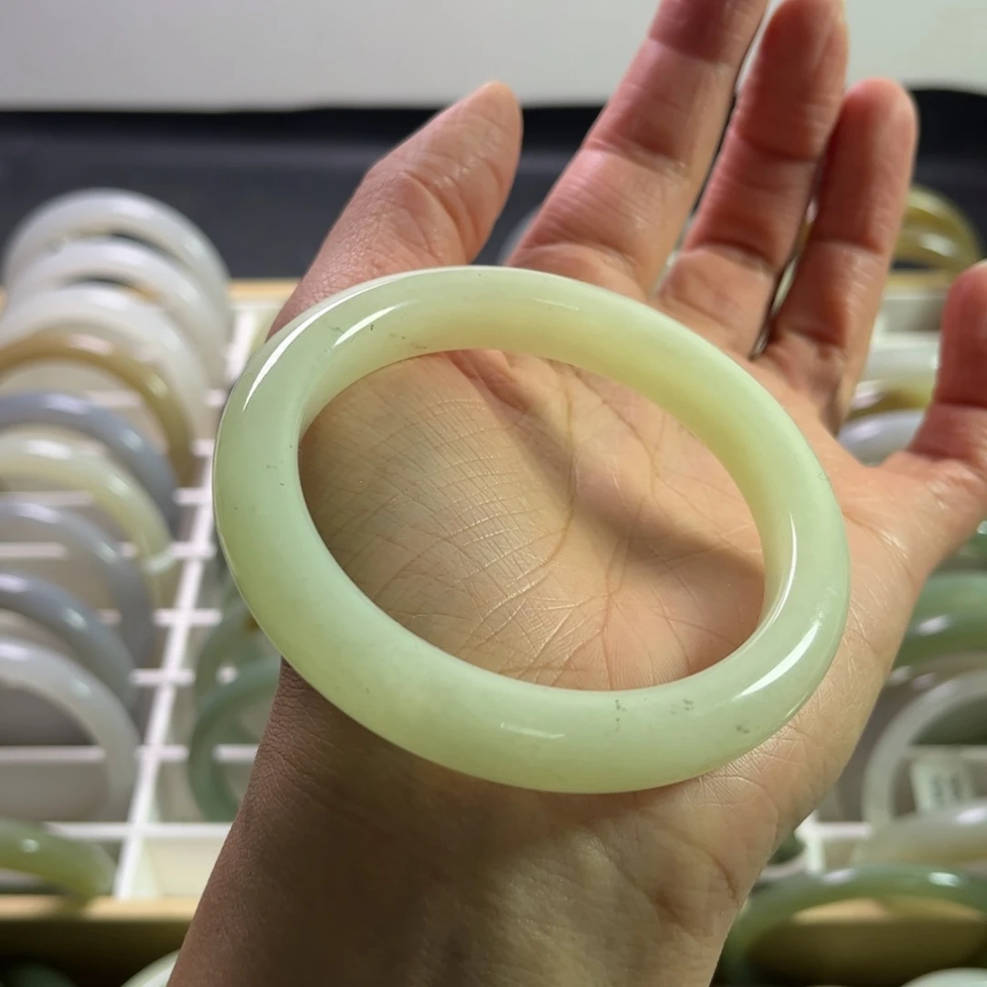 和田玉手镯59圈口未镶嵌