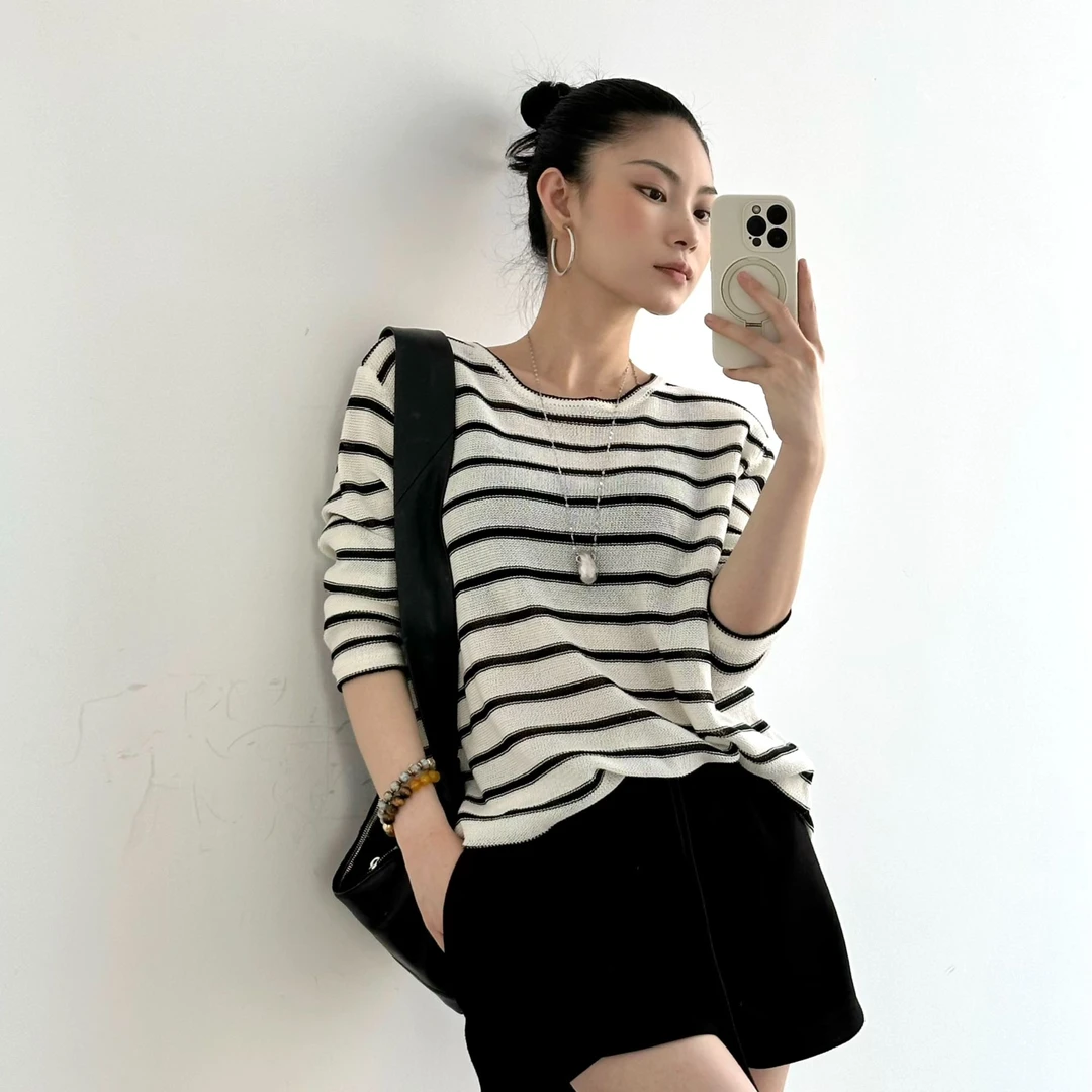 Action Studios 大大 黑白条薄款圆领上衣WF056MS