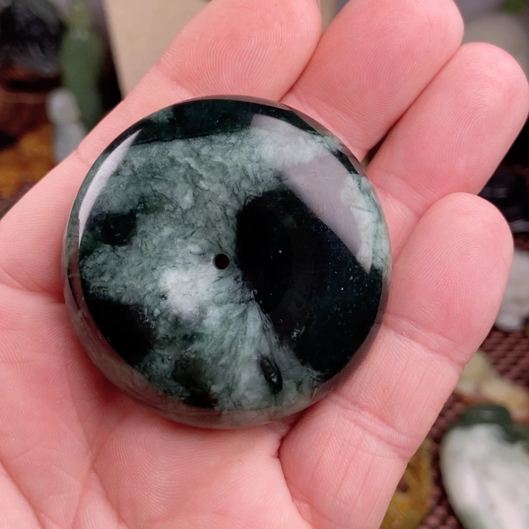 透闪石-蛇纹石玉挂件未镶嵌卢****情