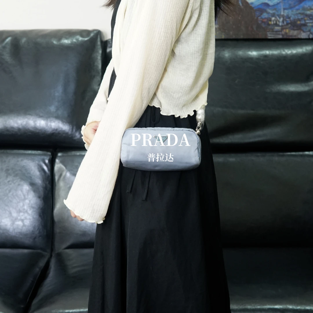 95新 Prada/普拉达 灰蓝斜挎包/YW05418236/8236