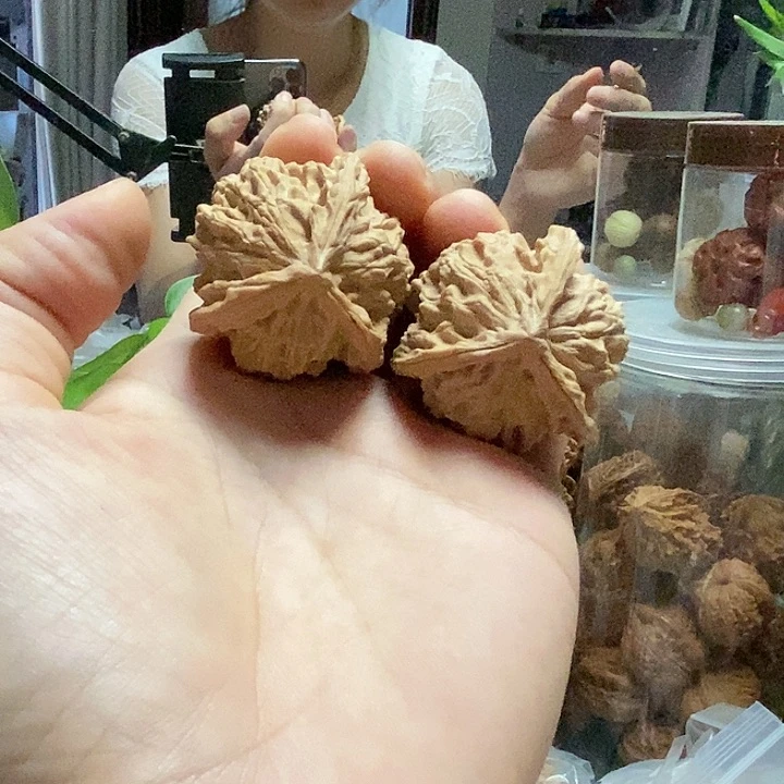 【闪购商品】核桃把件m**w盘山三棱