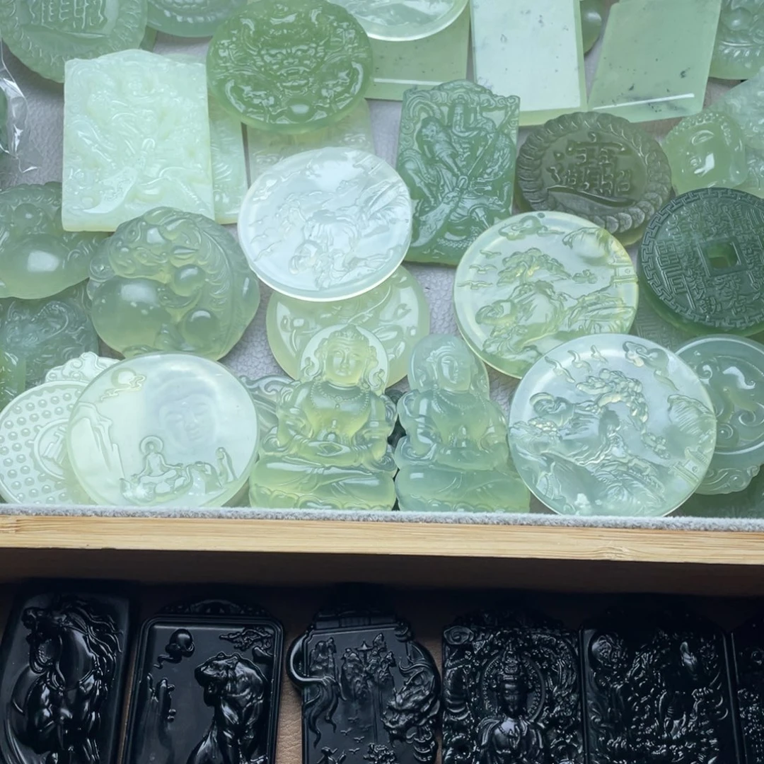 蛇纹石玉未镶嵌颈饰