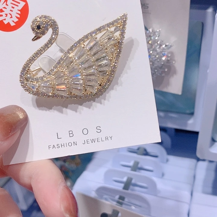 锆石铜合金天鹅胸针