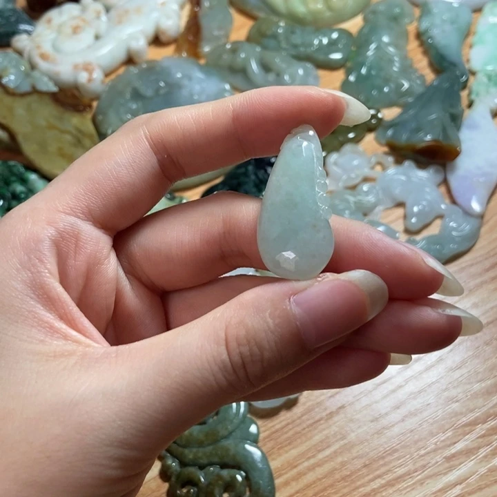 翡翠未镶嵌颈饰翡翠吊坠