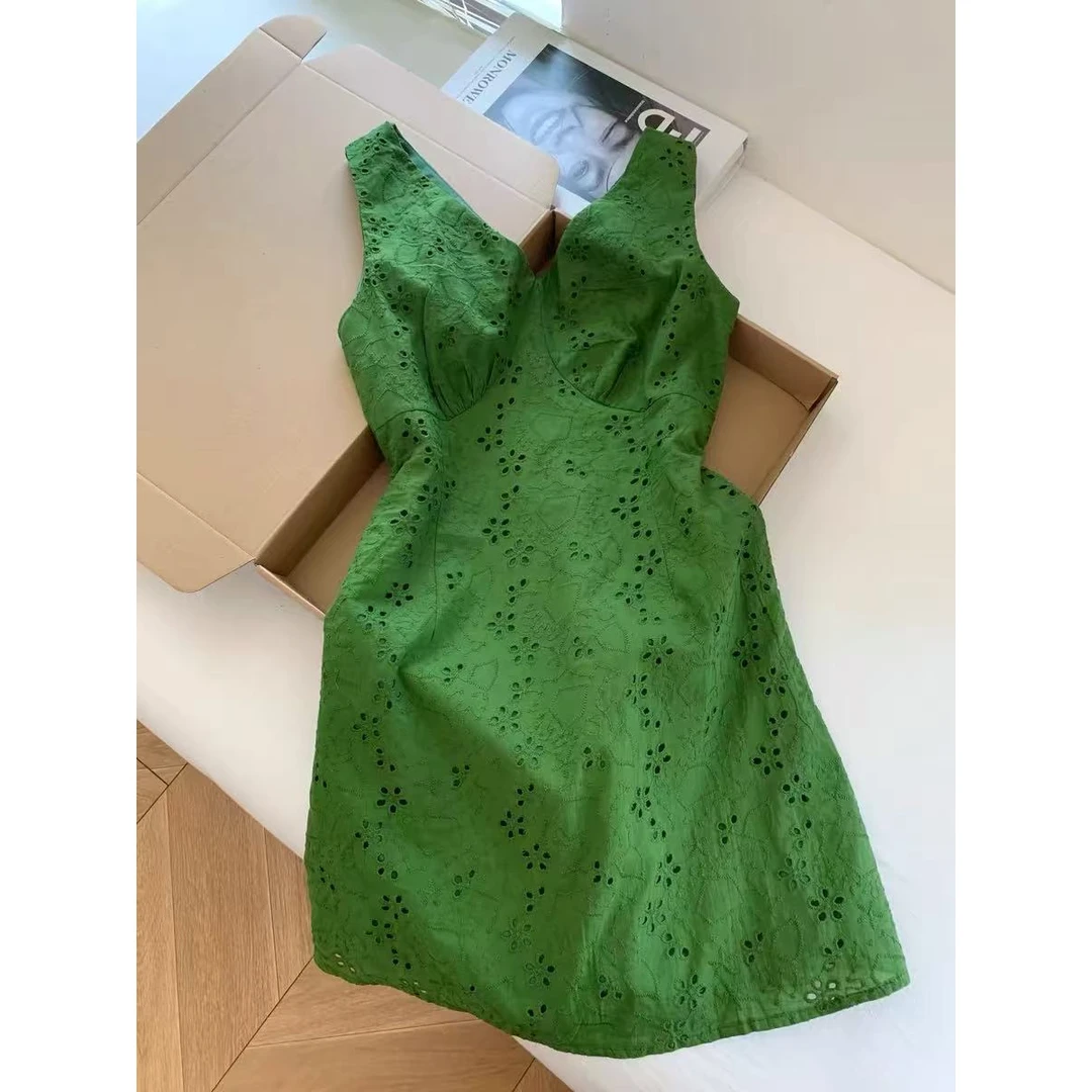 2025新款法式高级绿色镂空a字显瘦无袖背心绝美连衣裙子收腰小个