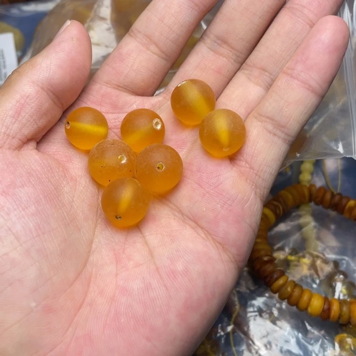未镶嵌琥珀珠宝奇石