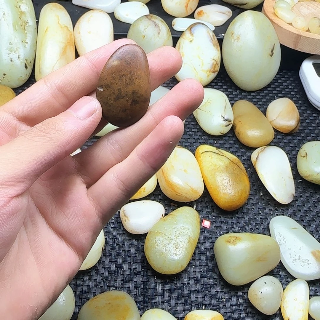和田玉未镶嵌珠宝半成品