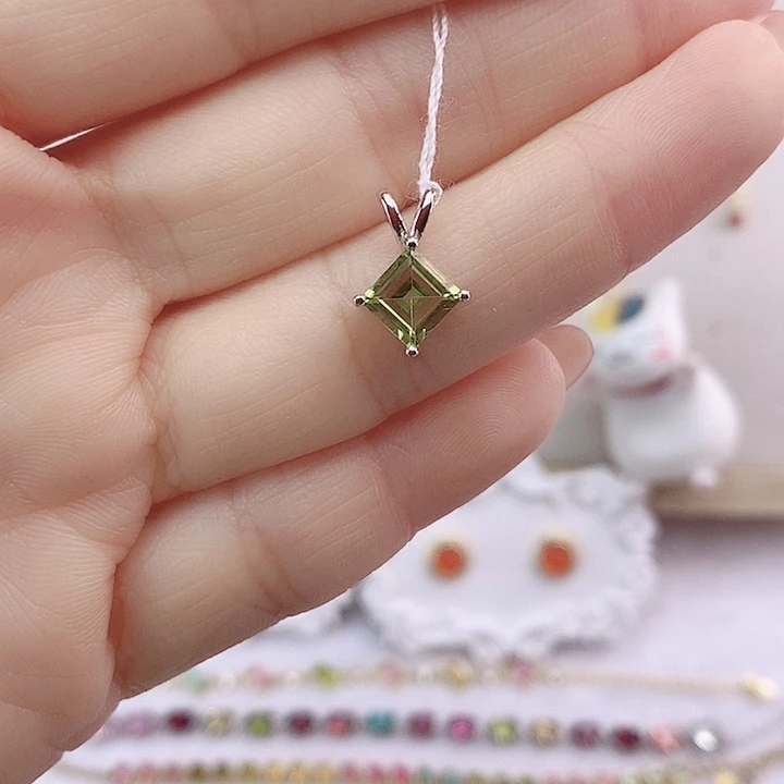 橄榄石颈饰银S925镶嵌