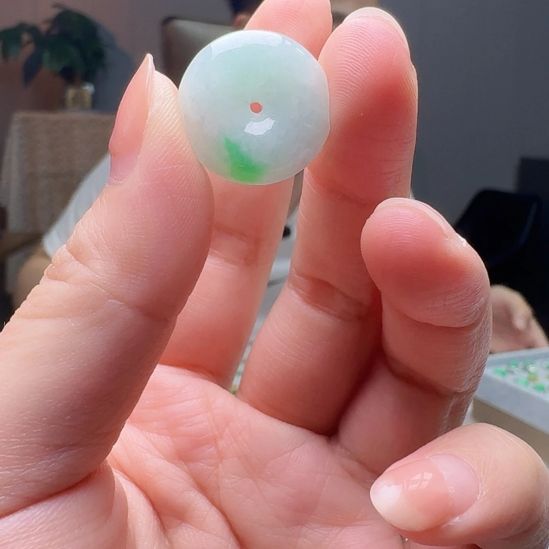 翡翠未镶嵌吊坠(赠链)天然